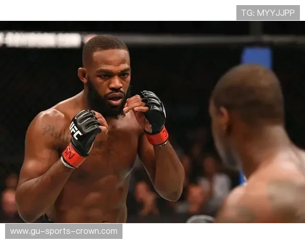 乔恩·琼斯训练完回家吃顿饭,账单比我一个月工资还高 乔恩·琼斯训练完回家吃顿饭,账单比我一个月工资还高