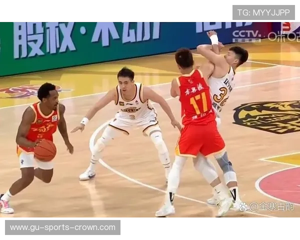 推人犯规是什么意思？篮球规则中如何判定推人犯规